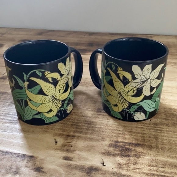 Set of 2 Floral 70s Hilmark Mugs - Picture 1 of 10